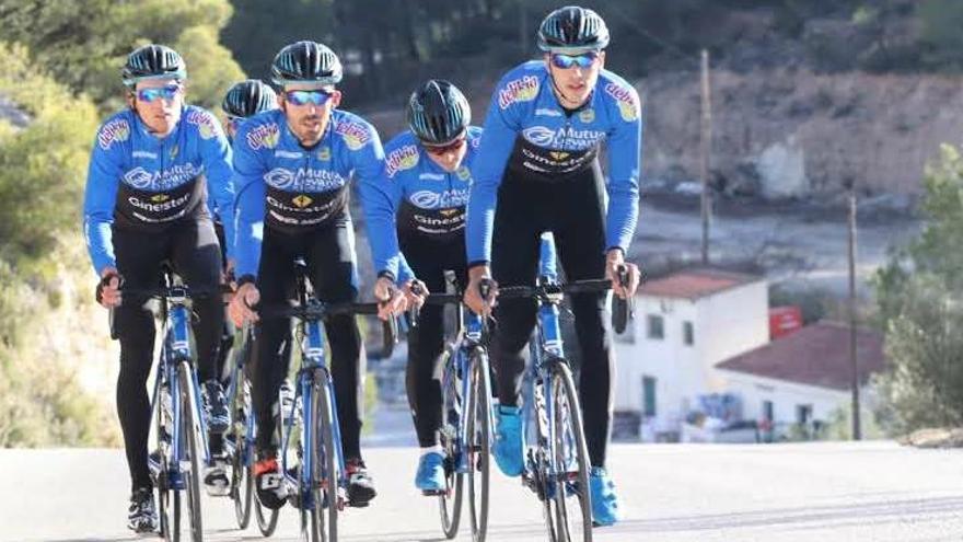 Eusebio Pascual junto a varios compañeros del Mutua Levante-Bioracer