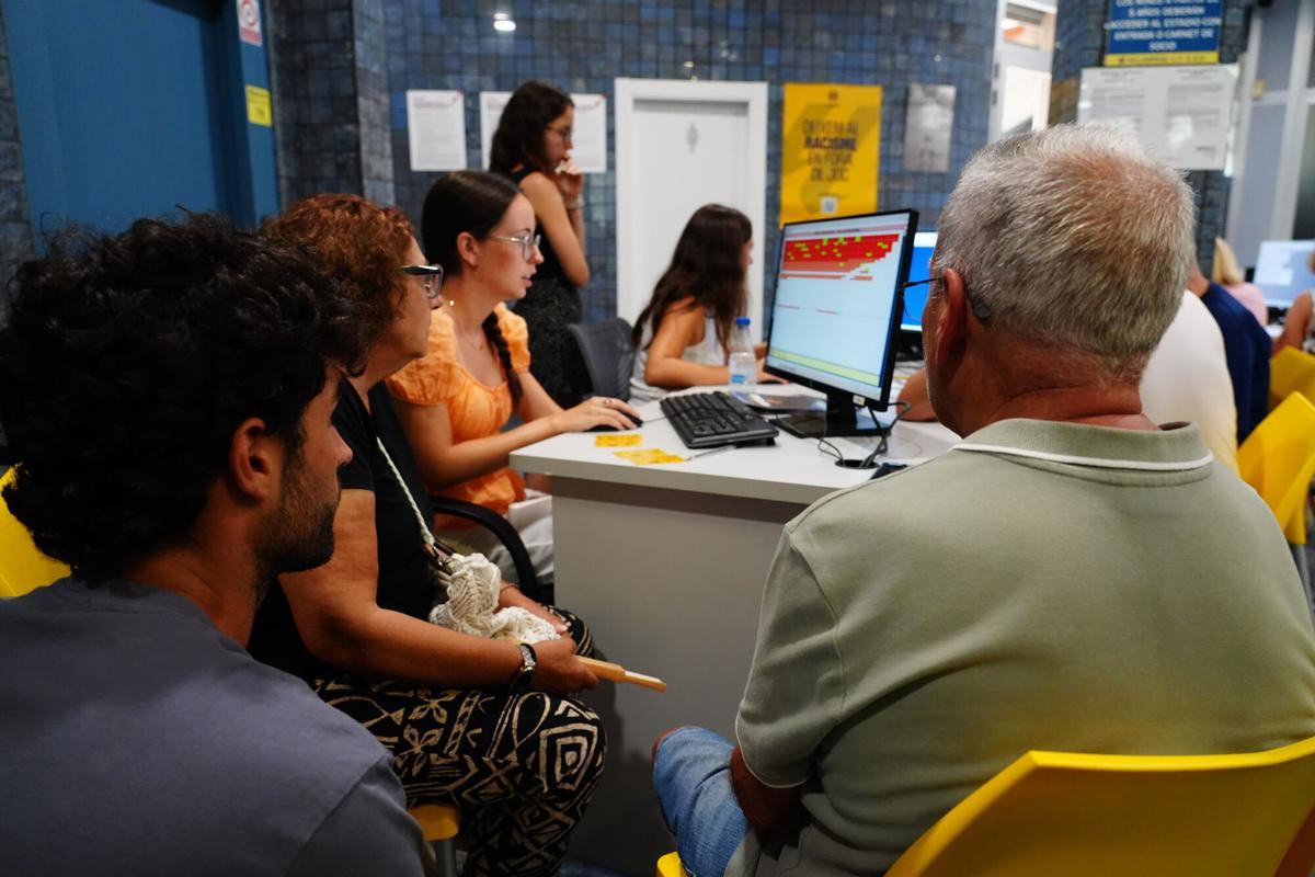 VILA-REAL. Reubicaciones para los abonados.  colas en La Cerámica.