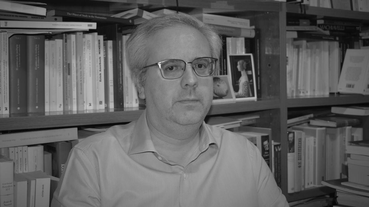 El profesor y escritor Juan Varo