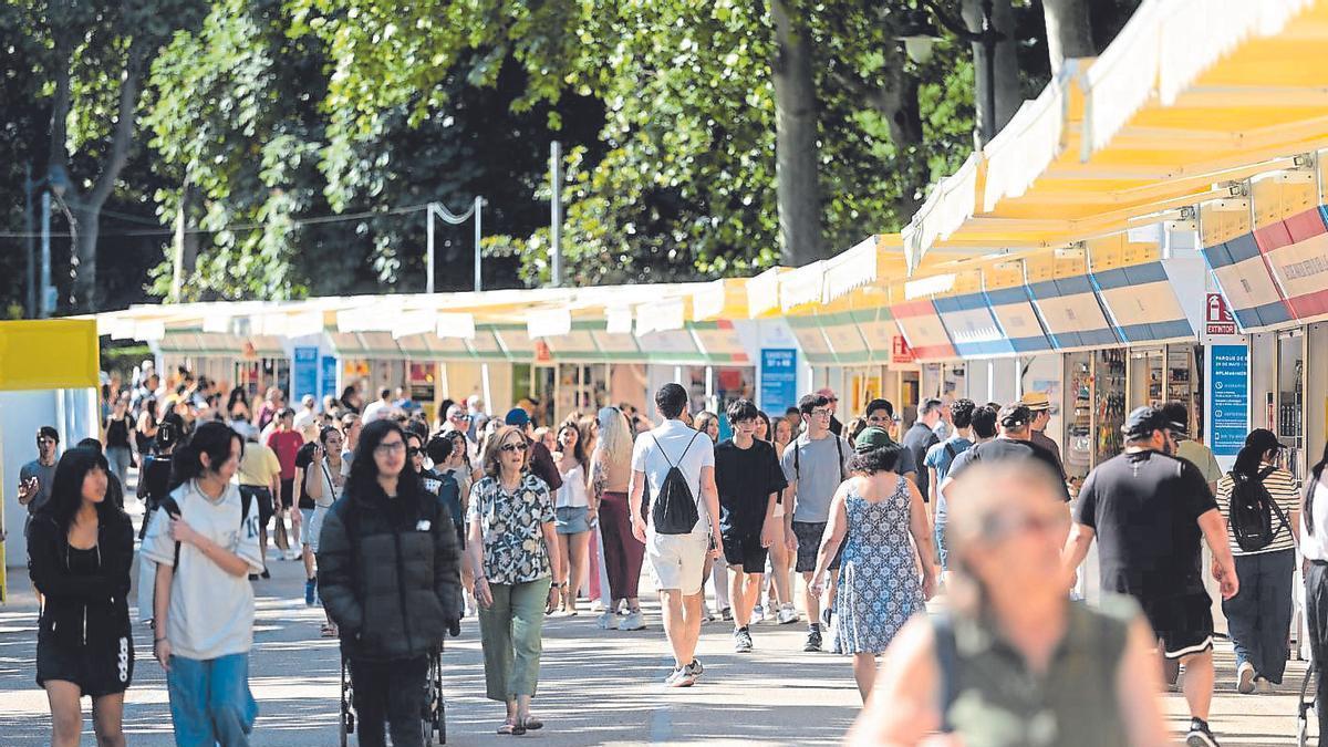 Ambiente de la 85 Feria del Libro de Madrid.