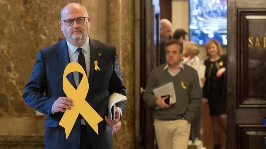 El Parlament reivindica el derecho de Puigdemont a ser investido