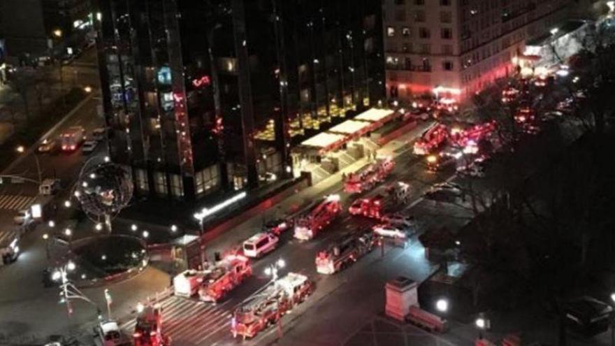 Los bomberos investigan si el incendio en un hotel de Trump han sido intencionado