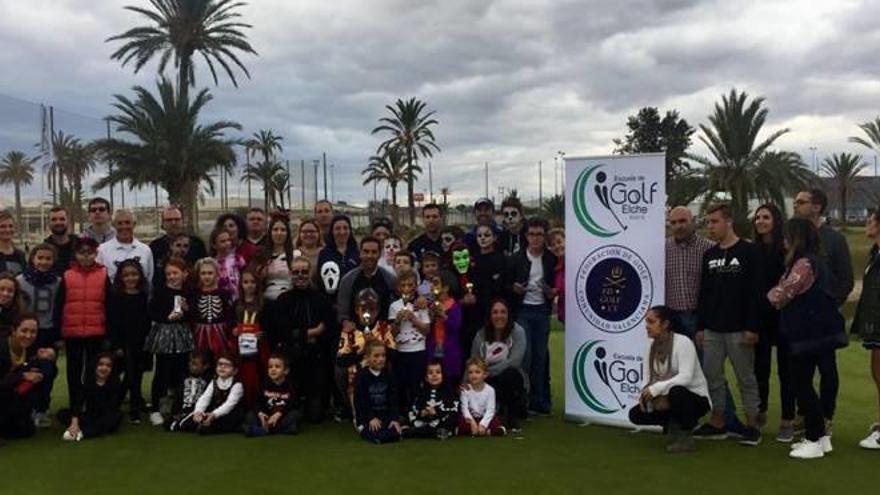 Casi una treintena de los jugadores más jóvenes de la Escuela de Elche tomaron parte en el torneo.