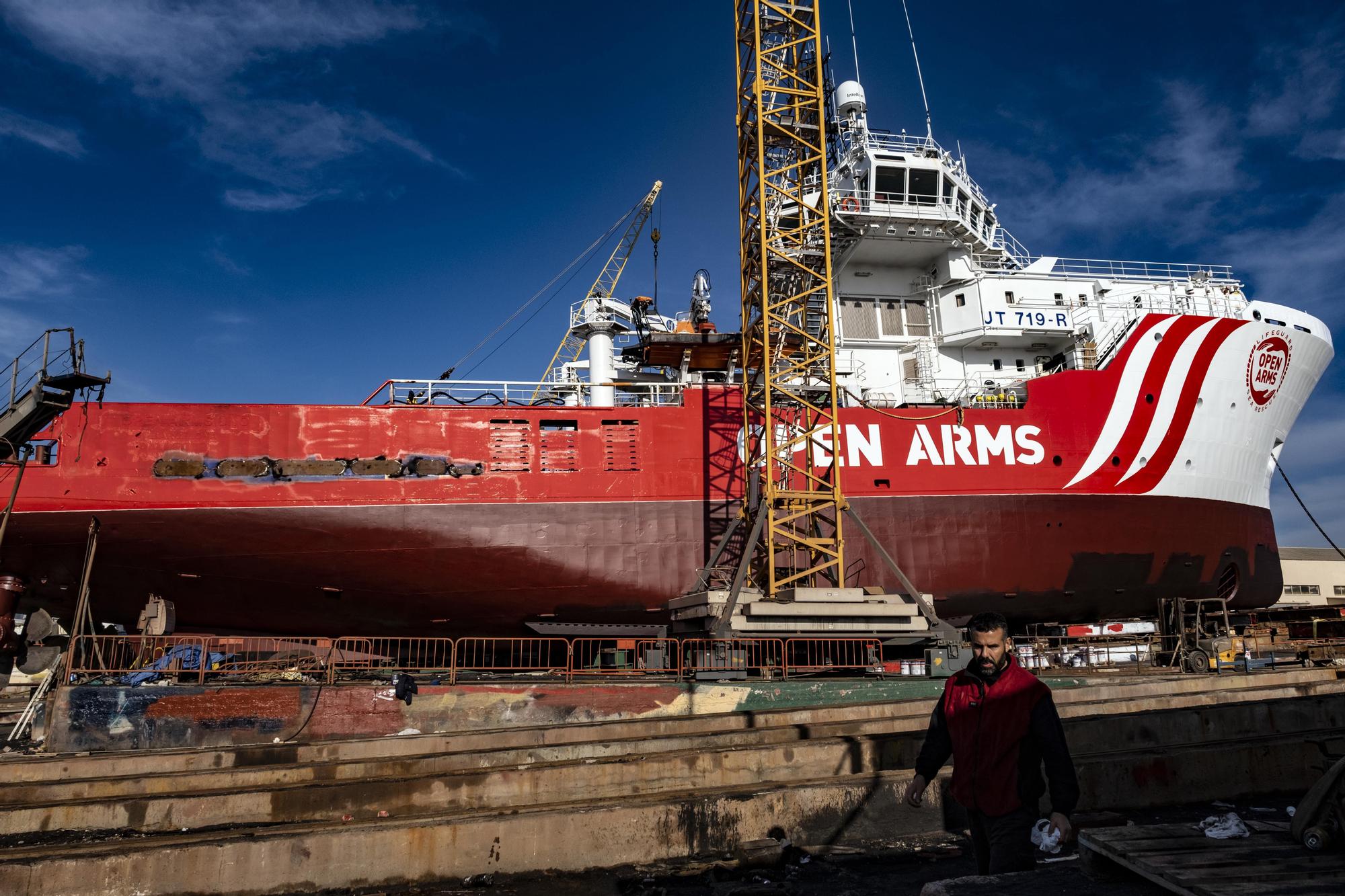 Así es el mayor buque de rescate humanitario del Mediterráneo puesto a punto en Burriana