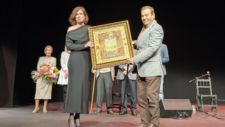 Merengue de Córdoba recibe el reconocimiento de Palma del Río en un homenaje en el Coliseo