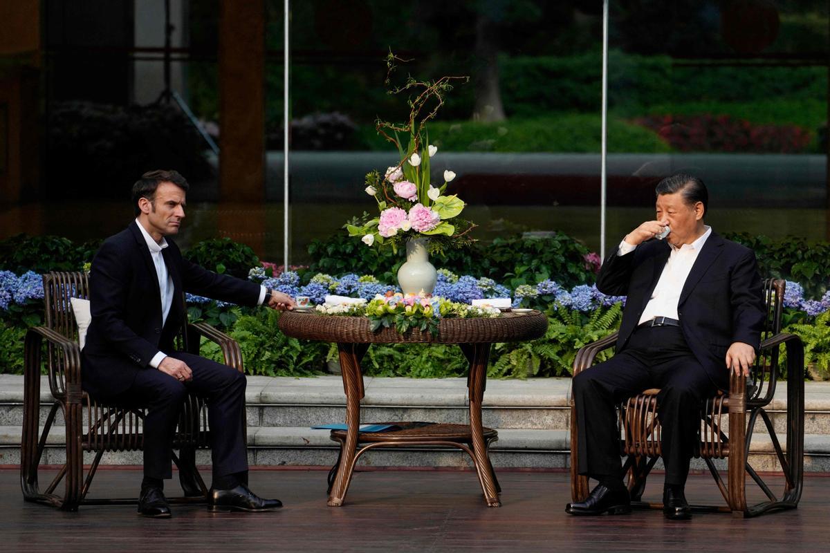 Xi Jinping ofrece la ceremonia del té a Macron en el final de su gira por China