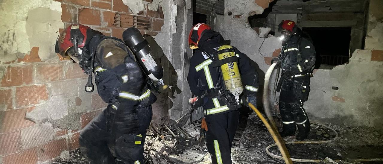 Bomberos del Consorcio en un incendio en imagen de archivo.