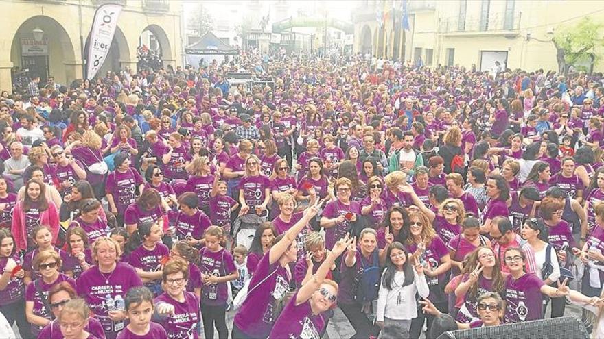 Más de 3.000 féminas disfrutan en la fiesta de la Carrera de la Mujer
