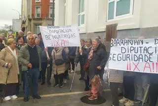 Vecinos de Barrañán piden en la Diputación aceras para su carretera: “Esto es un sinvivir”