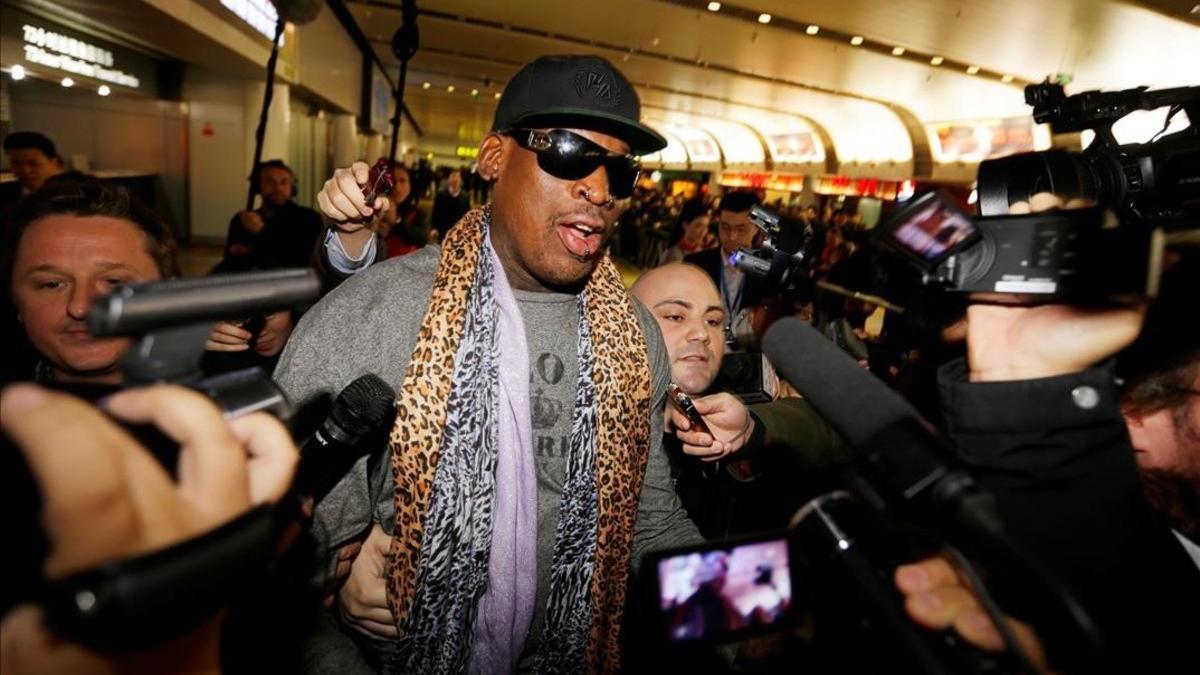 Dennis Rodman, en una imagen reciente, rodeado de cámaras