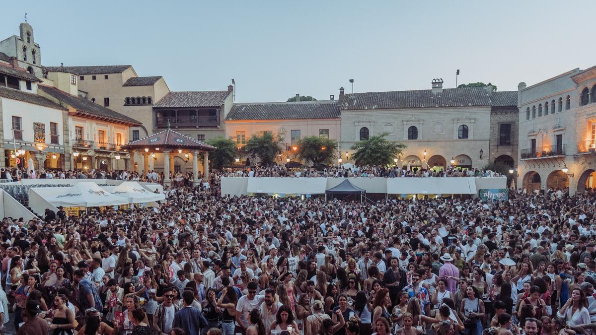 El tardeo más multitudinario hasta la fecha de El Paripé: 5.100 personas en el Poble Espanyol el pasado julio.