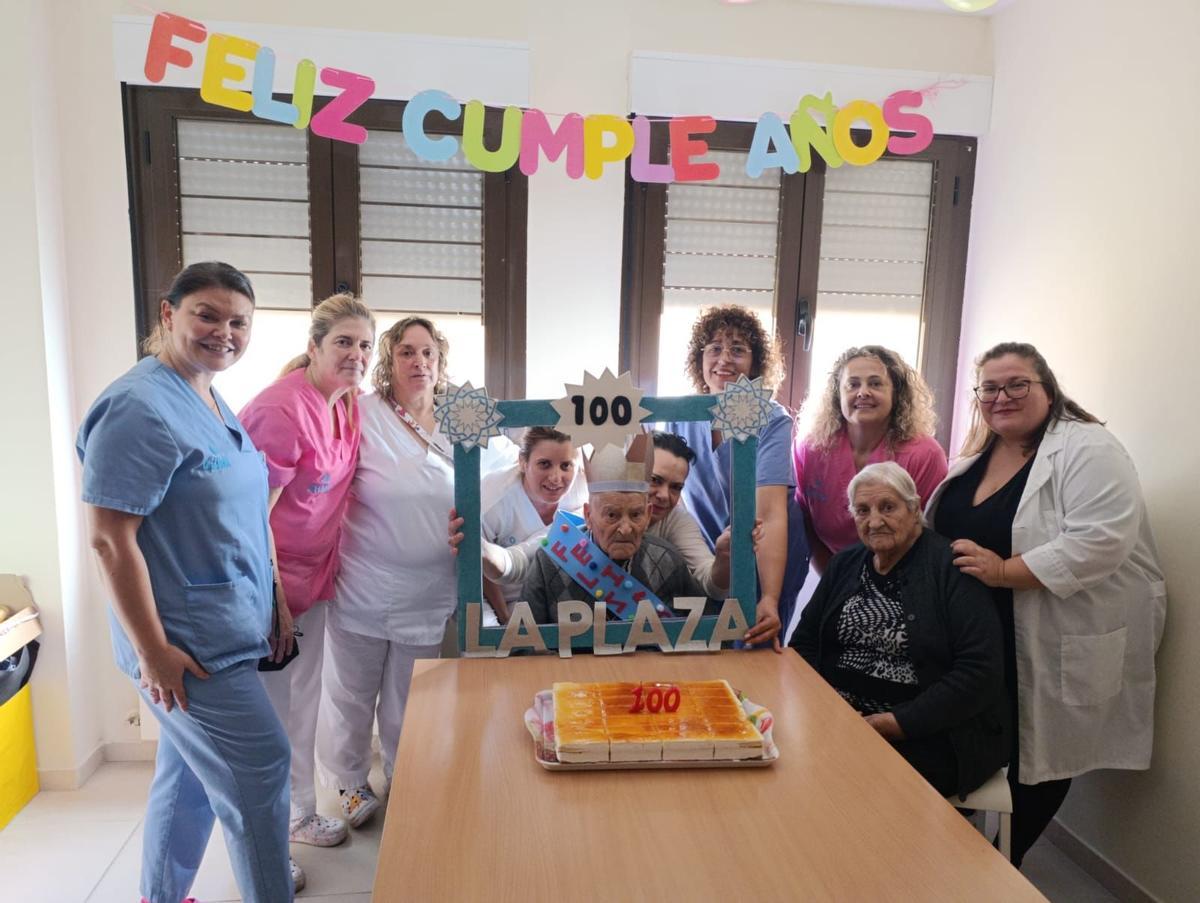 Celebración del cumpleaños en la residencia La Plaza, de Moraleja del Vino