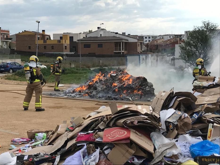 Incendi a Figueres, a la càrrega d'un camió