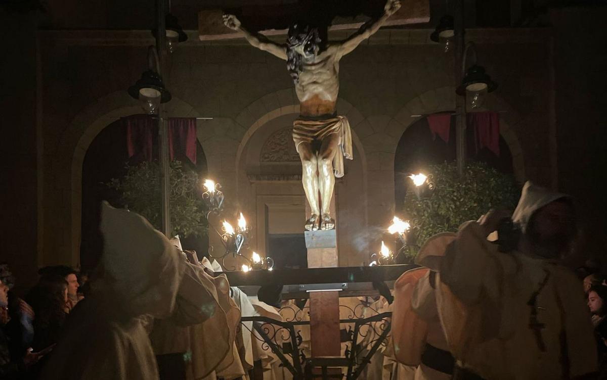 Un momento previo a la procesión en el interior del templo de Belén. | INFORMACIÓN