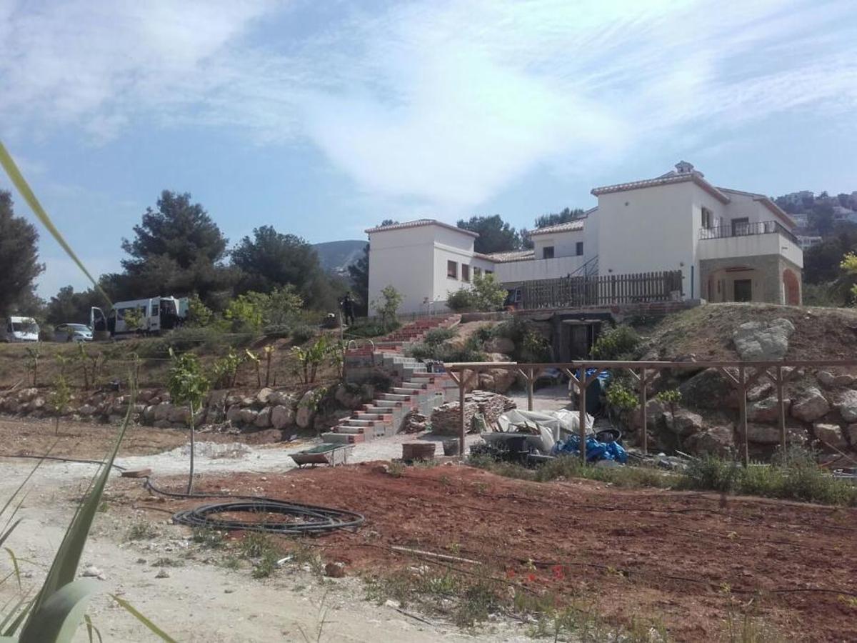 La mansión en la que residía el detenido en Moraira por su presunta vinculación al Daesh. La mansión en la que residía el detenido en Moraira por su presunta vinculación al Daesh.