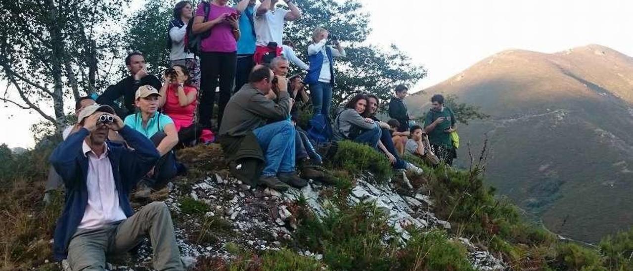 Asistentes a la berrea del venado en Nava.