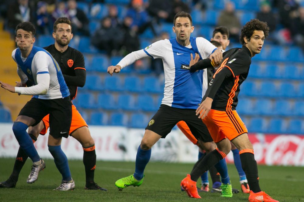 La primera parte acabó sin goles de milagro ya que el Mestalla dispuso de tres ocasiones claras y el Hércules de dos.