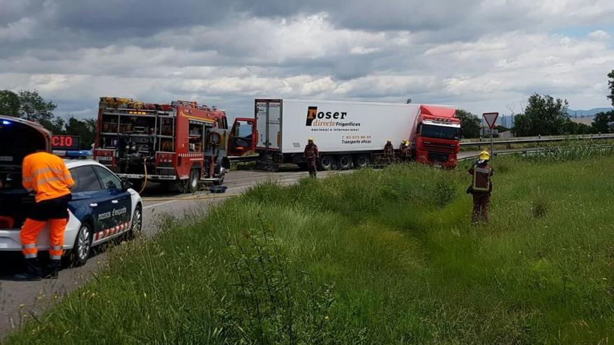 Un camió bloqueja dues hores l&#039;accés a l&#039;AP7 sentit sud a Figueres on ha fet tisora