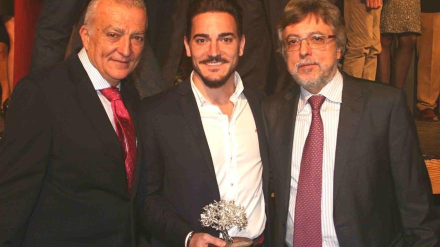 A Damián Quintero le llueven los premios