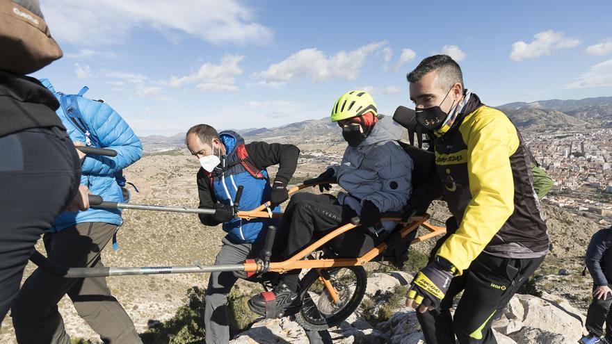 Zancadas sobre Ruedas organiza una nueva edición de la Subida Inclusiva al Monte Bolón de Elda