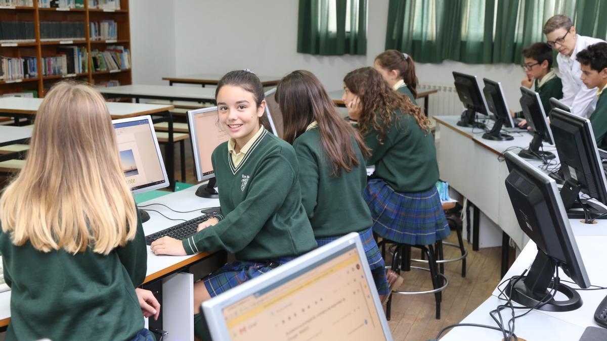 Los Sauces sigue un programa propio de Educación Emocional a lo largo de todas las etapas educativas con el objetivo de formar a sus alumnos en competencias socio-emocionales.