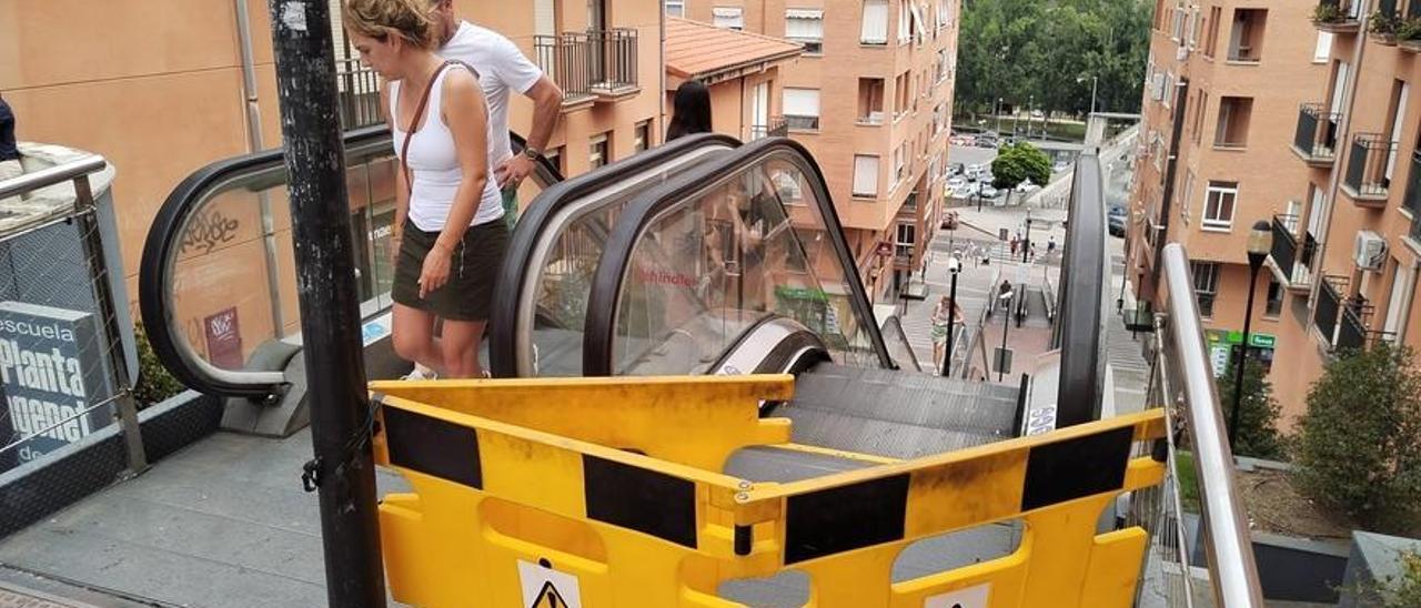 Plasencia baraja sustituir las escaleras mecánicas por ascensores.