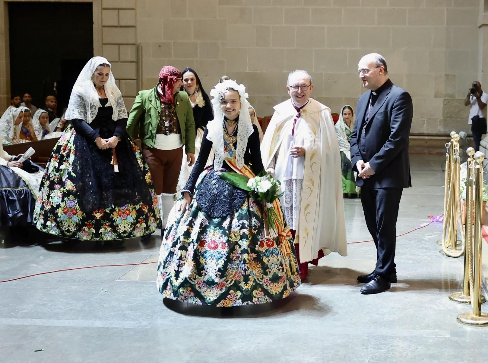 Primera jornada de Ofrenda de las Hogueras de Alicante