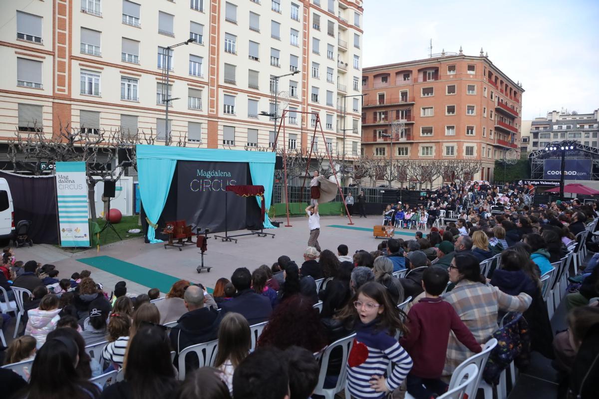 Magdalena Circus conquista a los más pequeños tras la lluvia