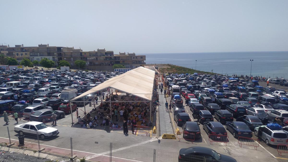 Comienza el montaje del primer centro de acogida temporal de inmigrantes en Ceuta