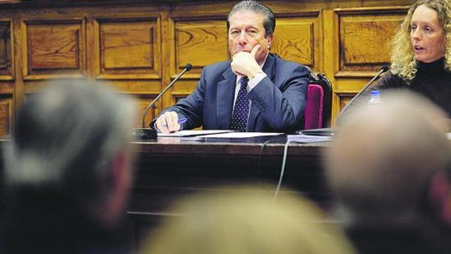 Federico Mayor Zaragoza y Noemí Martín, ayer, en la Universidad de Oviedo.