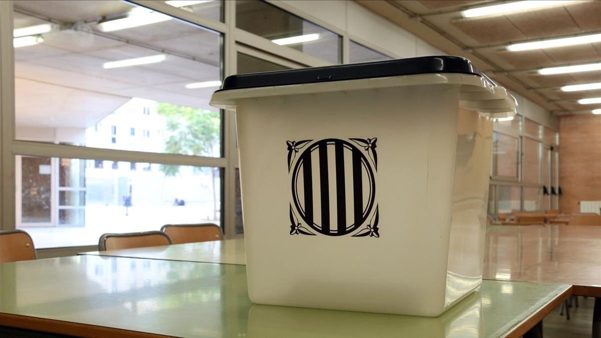 Una urna del 1-O en la Escola Mediterrània de Barcelona