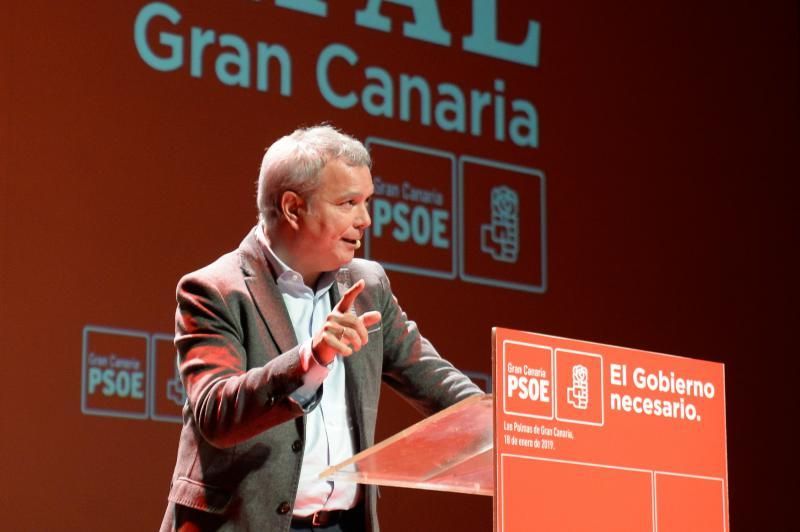 18-01-19. Las Palmas de Gran Canaria. La secretaria federal de Política Municipal del PSOE, Susana Sumelzo, participa en una conferencia política organizada por su partido en Gran Canaria, junto con la alcaldesa de Hospitalet de Llobregat (Barcelona), Nuria Marín, y el exalcalde de San Sebastián Odón Elorza .  FOTO: JOSÉ CARLOS GUERRA.  | 18/01/2019 | Fotógrafo: José Carlos Guerra