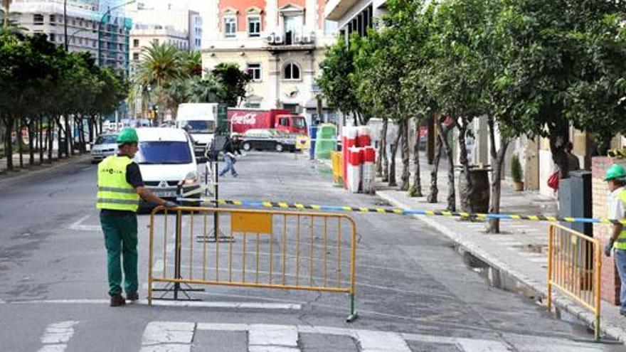 Las obras de peatonalización han reducido el espacio para taxis, autobuses turísticos, coches de caballo y carga y descarga de mercancías.