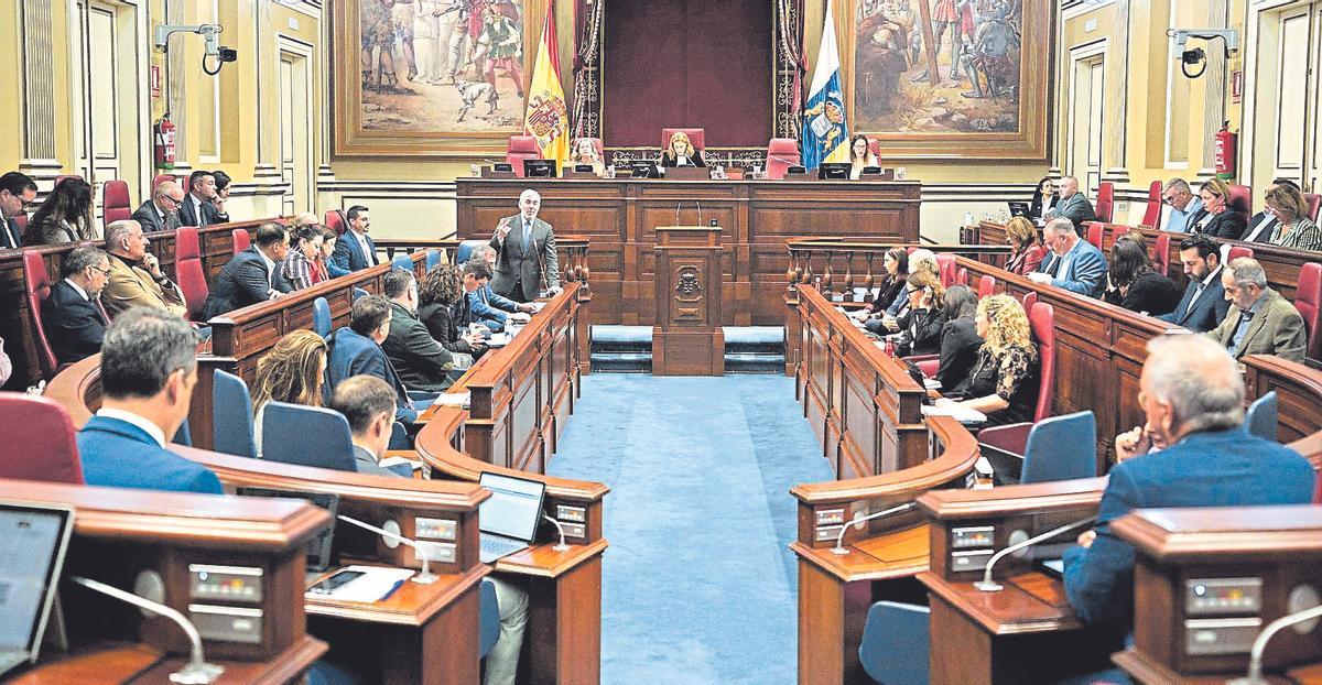 Pleno del Parlamento de Canarias celebrado esta semana.