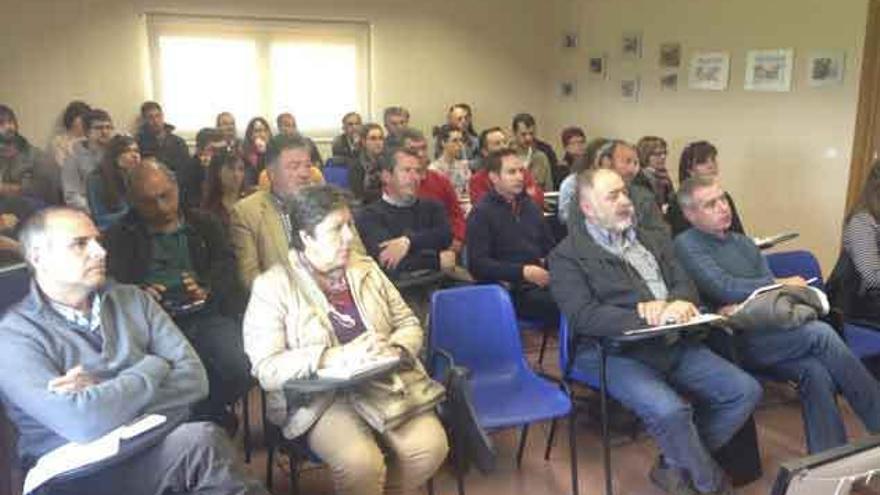 Asistentes a la charla sobre horticultura ecológica.