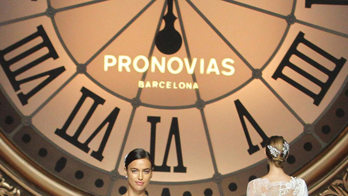 Pronovias Barcelona Bridal Week 2015, capas