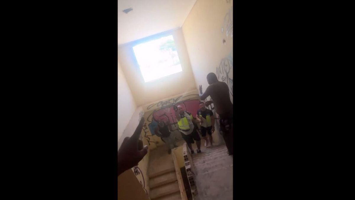 Desalojo de migrantes de una nave de Aldaia