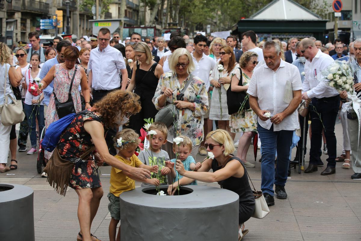 Homenaje a las víctimas del atentado del 17-A, en Barcelona