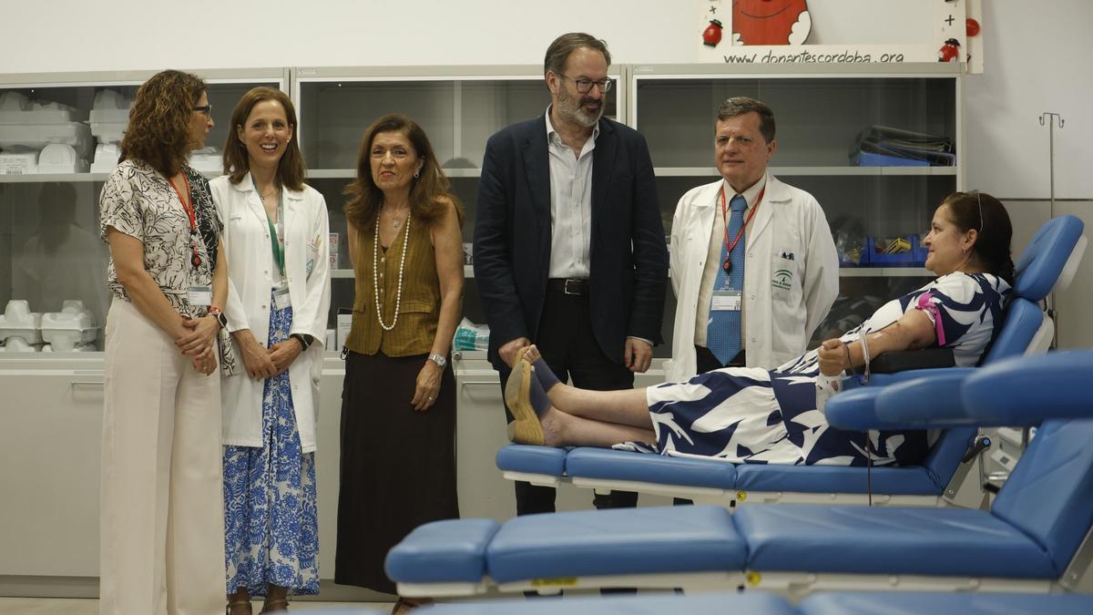 Visita de autoridades al centro de transfusiones de Córdoba.