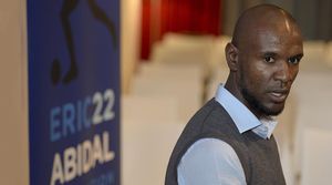L’exdefensa blaugrana assegura, en la presentació de la seva fundació, que el Barça va pel camí d’aconseguir el sextet.