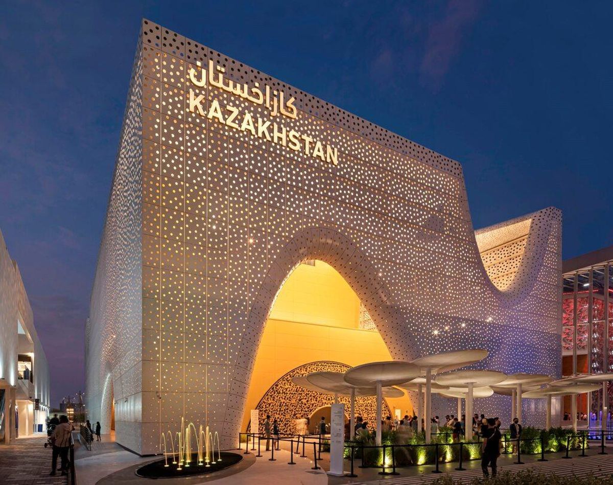 Nussli tarafından yapılan 2020 Dubai Expo'da Kazakistan'ın merkezi sisteminin ortaya çıktığı pavilion, tematik kategoride gümüş kazandı & quot; Yorum 