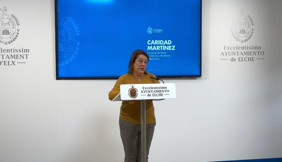 La concejala de Mujer, Caridad Martínez, en una rueda de prensa.