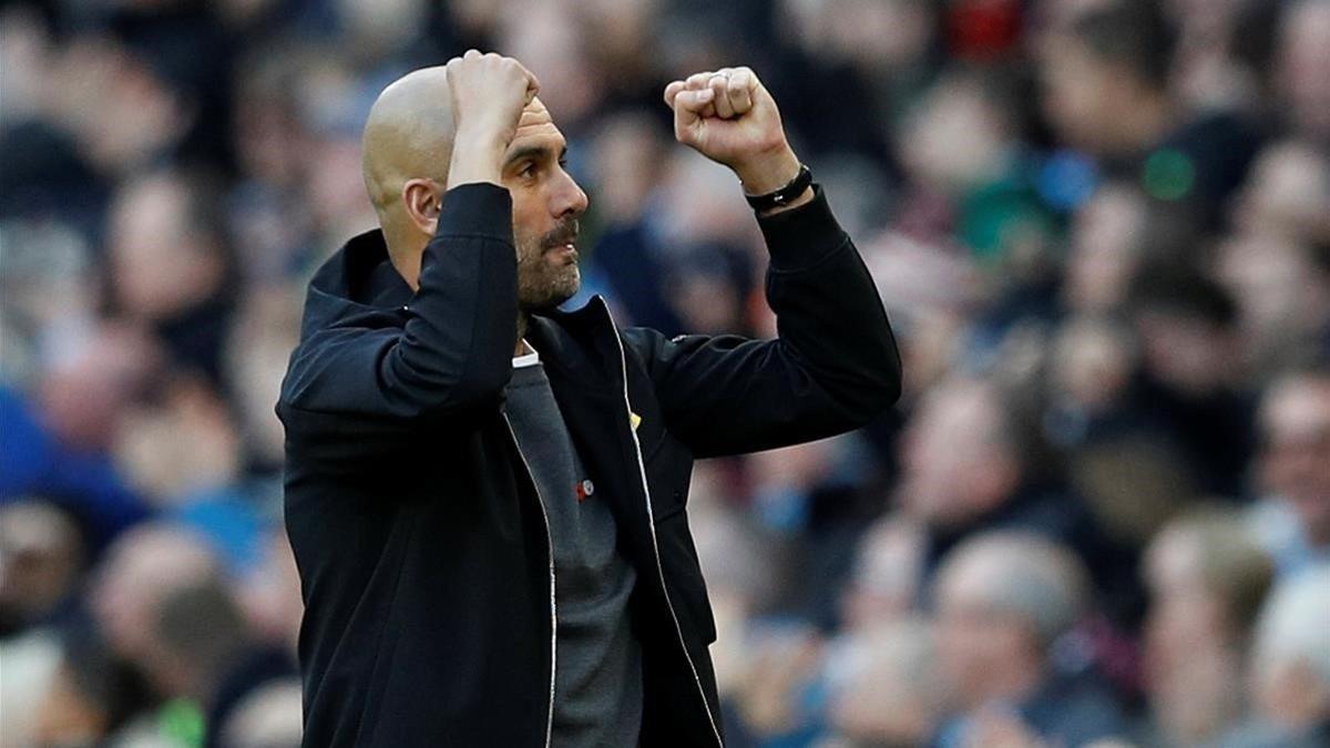 Pep Guardiola celebra uno de los goles del City al Arsenal.