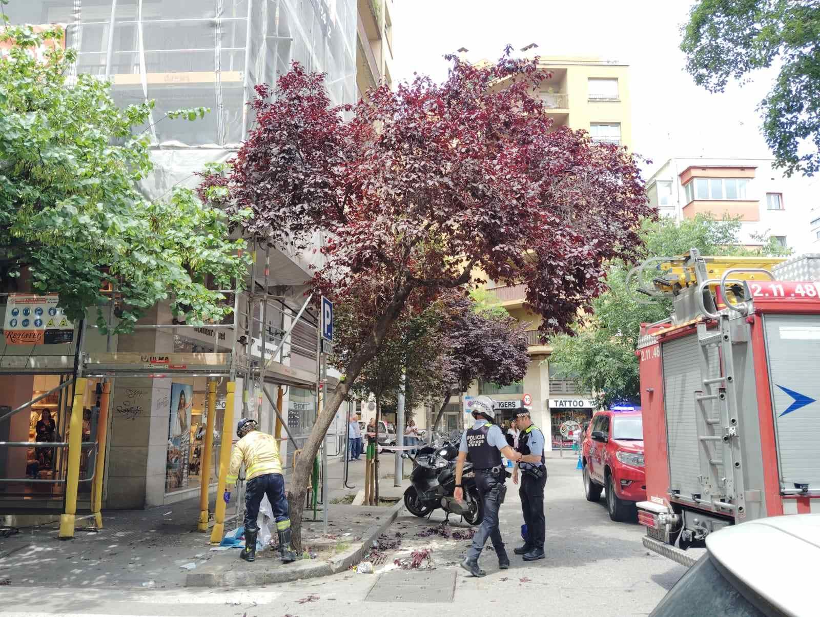 Un treballador es precipita des d'una bastida a Girona