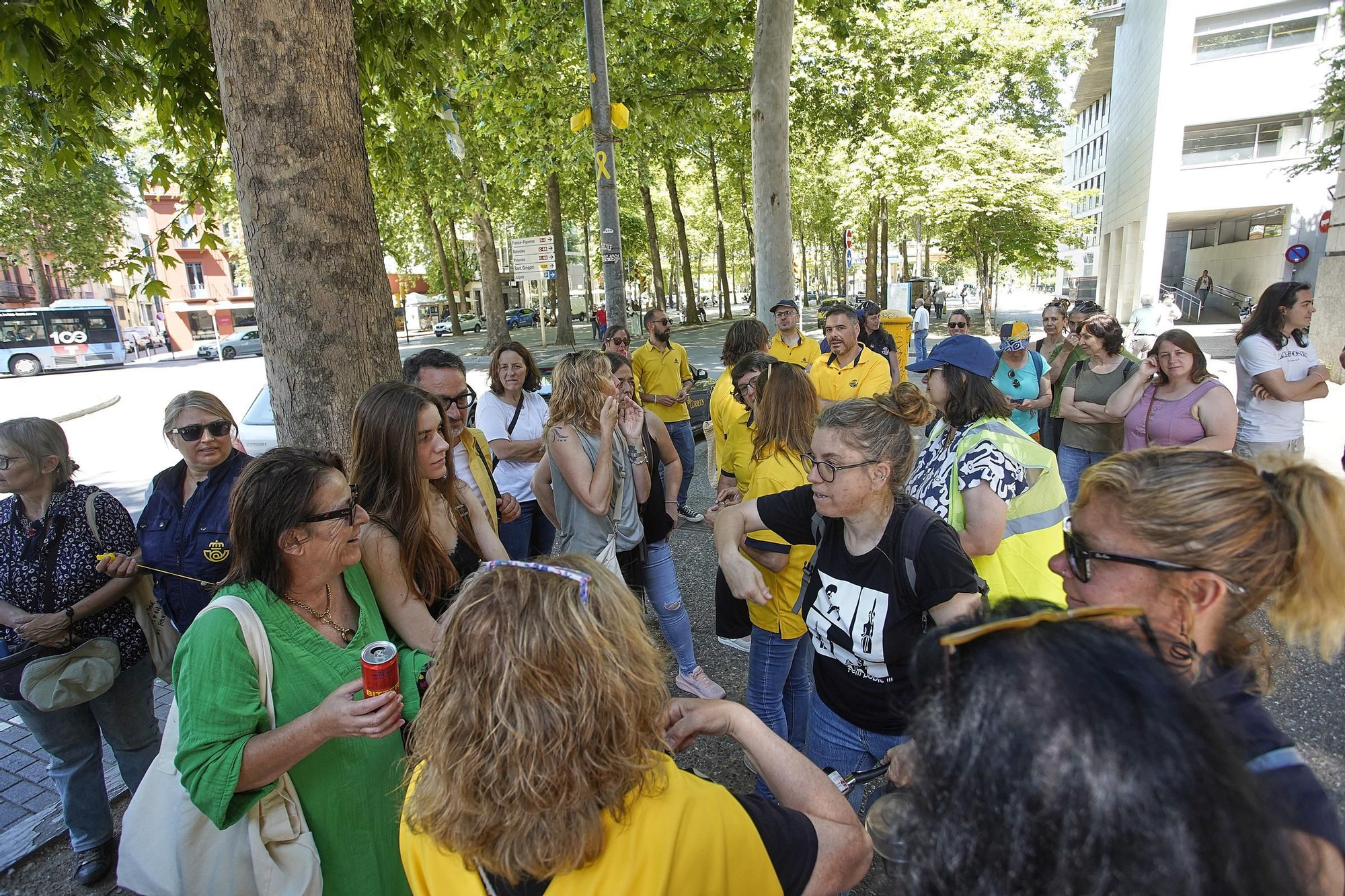 Les fotos de la protesta dels treballadors de Correus a Girona