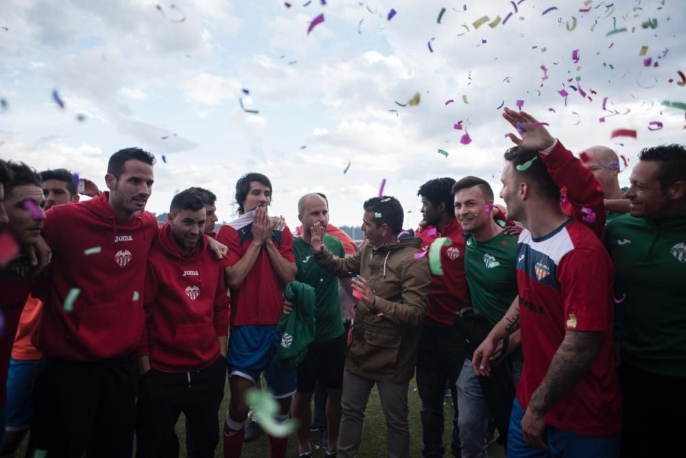 El Saguntino celebra el título de campeón