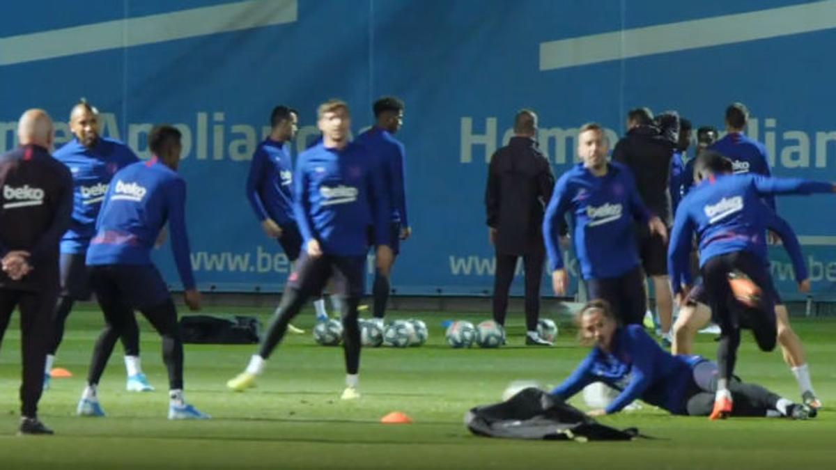 Momentazo en el entrenamiento del Barça: Lujo de Semedo para evitar a Griezmann y Messi no puede parar de reir