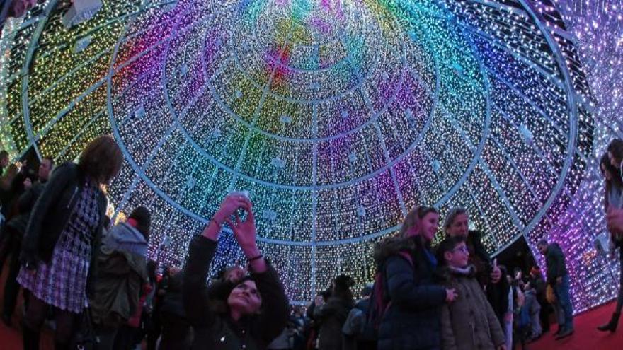 La magia de la navidad  en Vigo se fabrica en pleno agosto