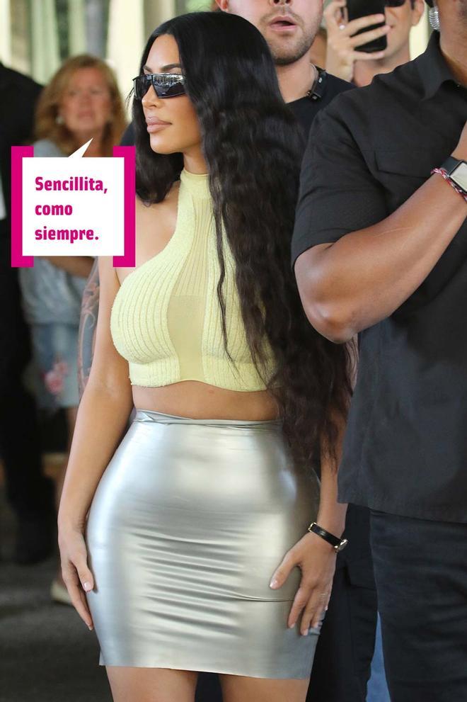 Kim Kardashian con look futurista