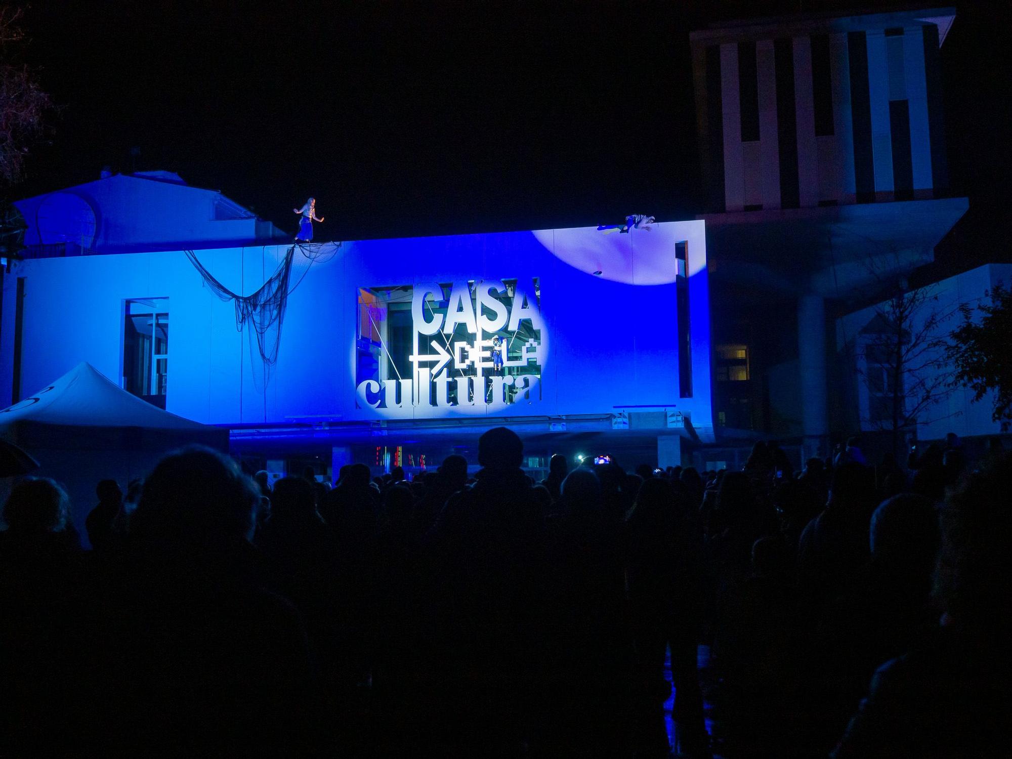 Un espectacle de dansa aèria inaugura la Capital de la Cultura Catalana 2023 a Lloret